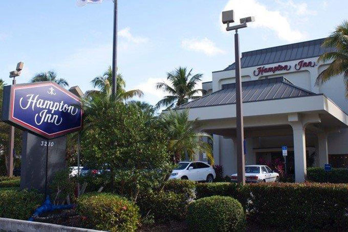 Airport Shuttle to and from Naples Hampton Inn Hotel in and near Florida